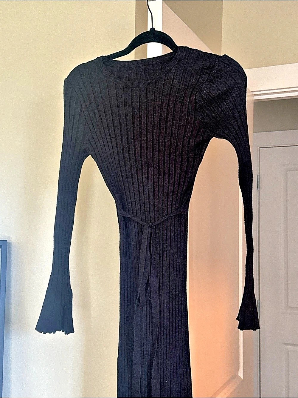 Ribbed Long Sleeve Maxi Dress in Black Like New